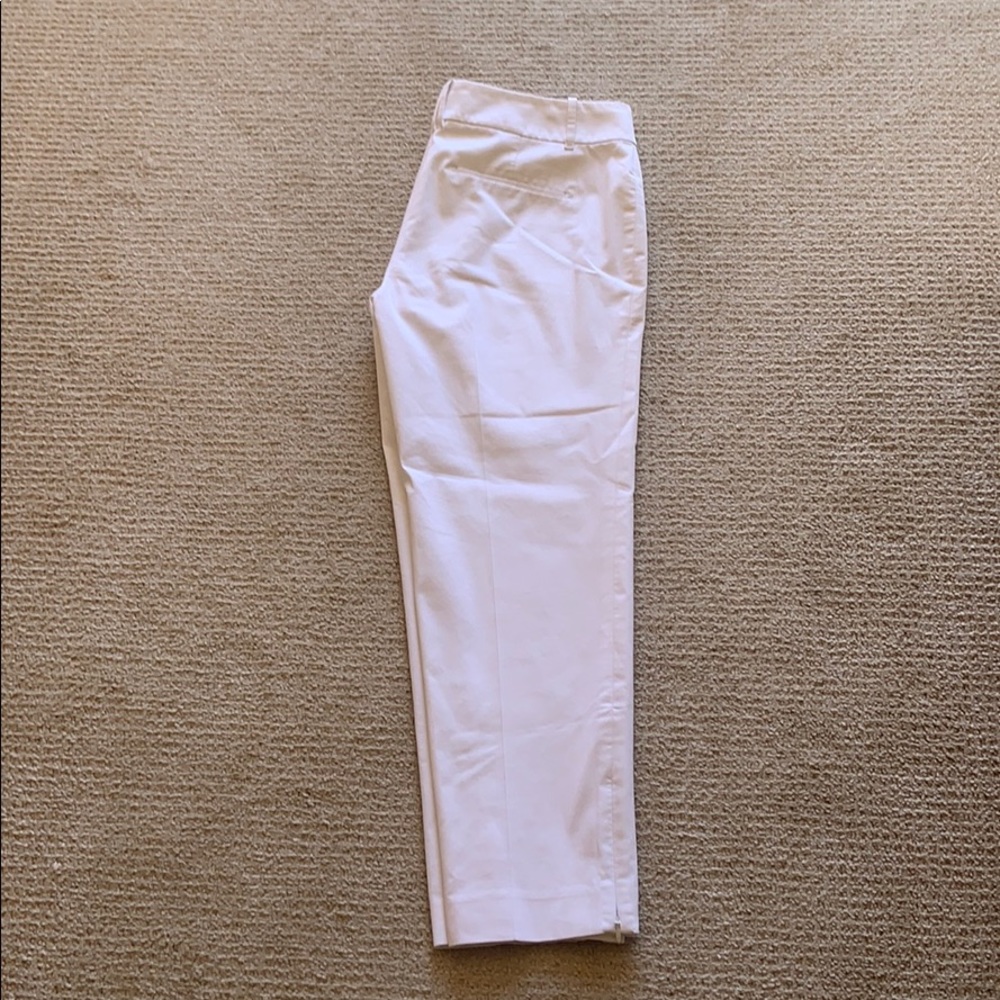 Like new Ann Taylor capris in white size 4!
